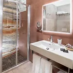 Primrose Hotel 3*