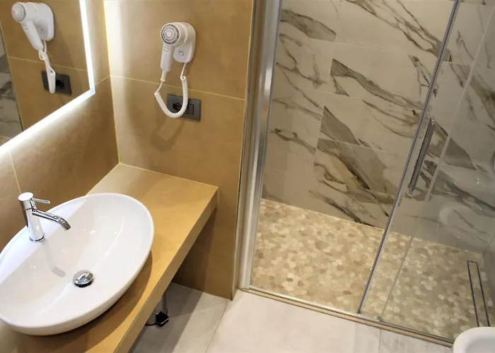 Hotel Primrose 3*