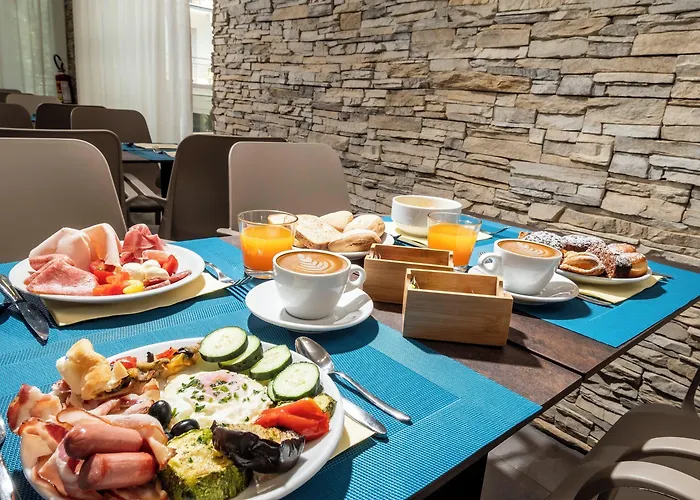 Primrose Hotel 3*